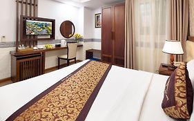 Paris Luxury Hotel & Apartment Nha Trang
